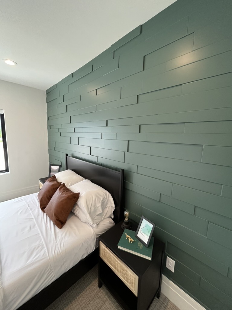 Three-dimensional green accent wall